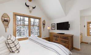 3 bedrooms, iron/ironing board, Internet, bed sheets