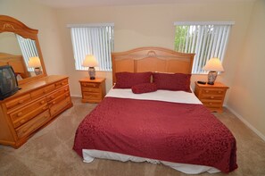 6 chambres, bureau, fer et planche à repasser, lit de bébé portatif