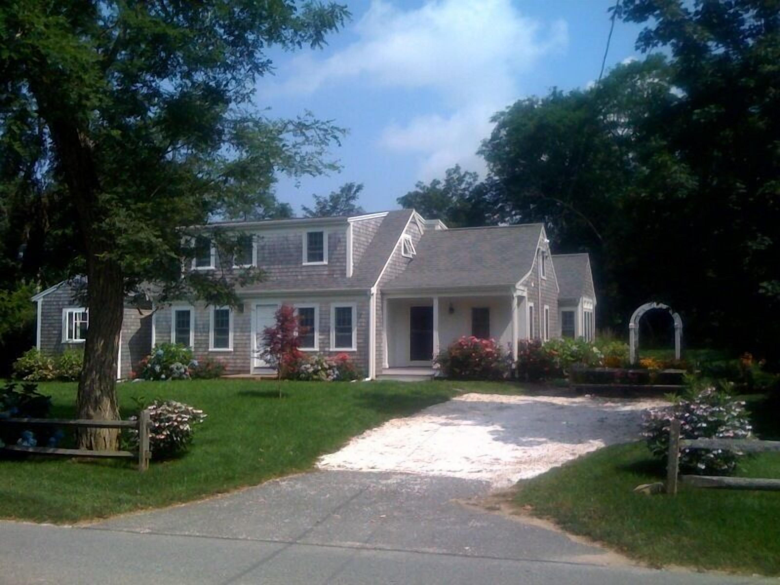 Comfortable, Cozy & Spacious Orleans Cottage on Quiet Road & Close to Everything