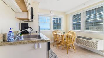 雪櫃、微波爐、爐具、洗碗機