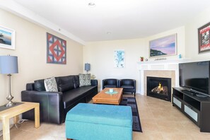Smart TV, fireplace, DVD player, stereo - Ocean Front, Private Beach, Ocean View , Private patio (Dennis)