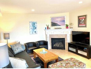 Smart TV, fireplace, DVD player, stereo