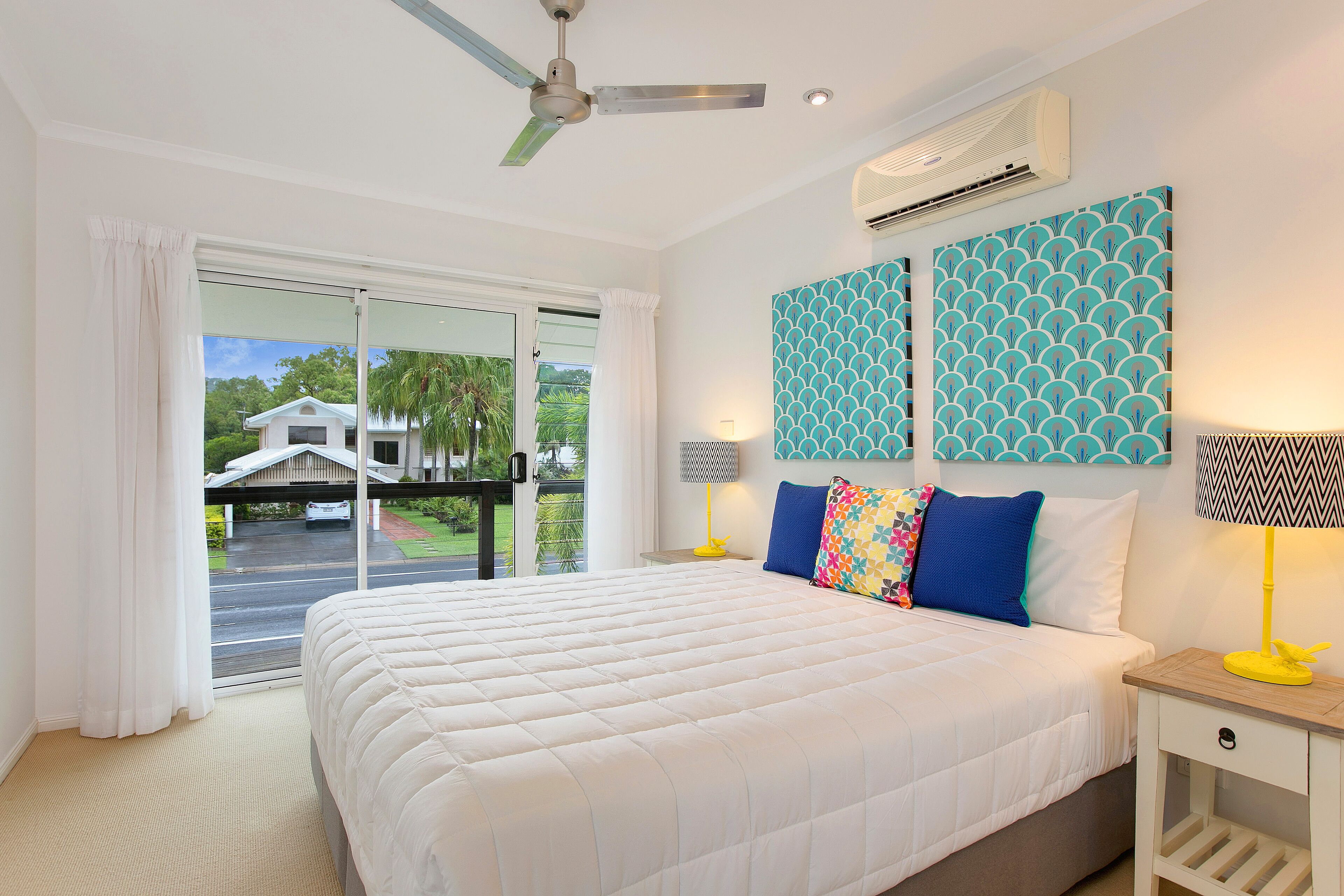 Deja Vu Palm Cove 3 Kings Heated Pool Private Luxury 5 mins walk beach cafe's — image 23