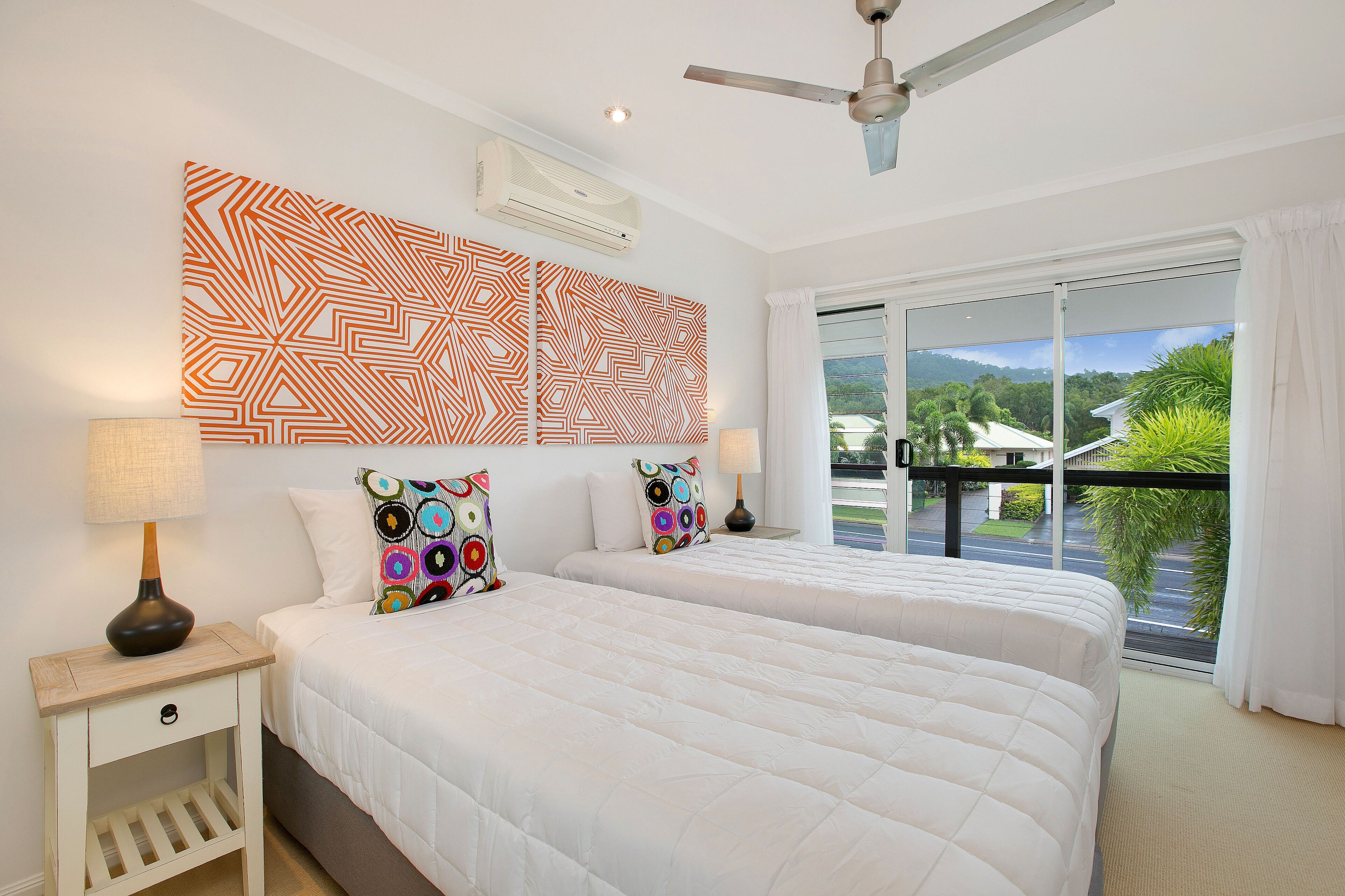 Deja Vu Palm Cove 3 Kings Heated Pool Private Luxury 5 mins walk beach cafe's — image 24