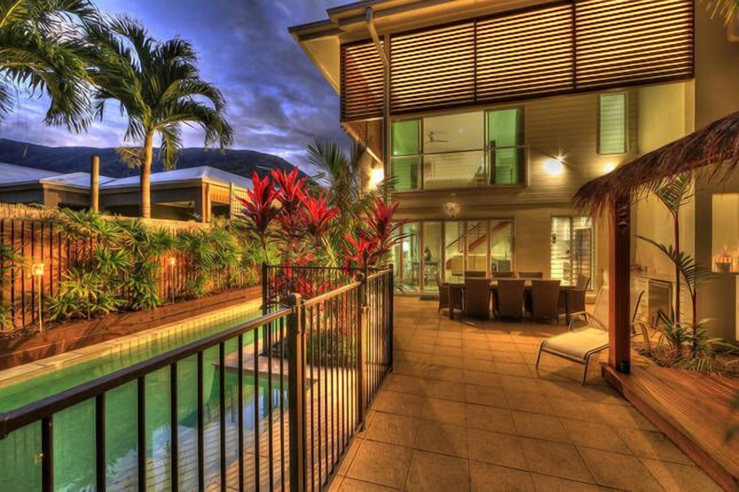 Deja Vu Palm Cove 3 Kings Heated Pool Private Luxury 5 mins walk beach cafe's — image 9