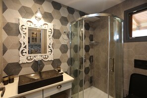Studio | Bathroom | Free toiletries, hair dryer, bathrobes, slippers - Skiathos Argento (Skiathos)