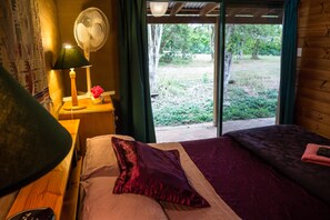 2 bedrooms, iron/ironing board, travel cot, WiFi