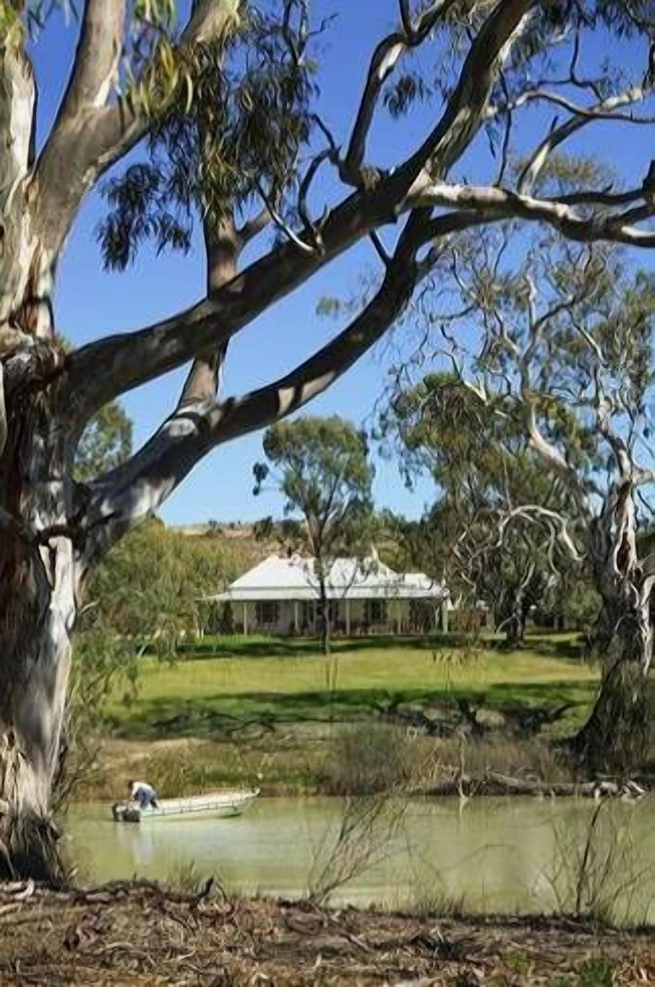 Portee a Murray River Outback Homestead. A picture of outback Australia — image 23