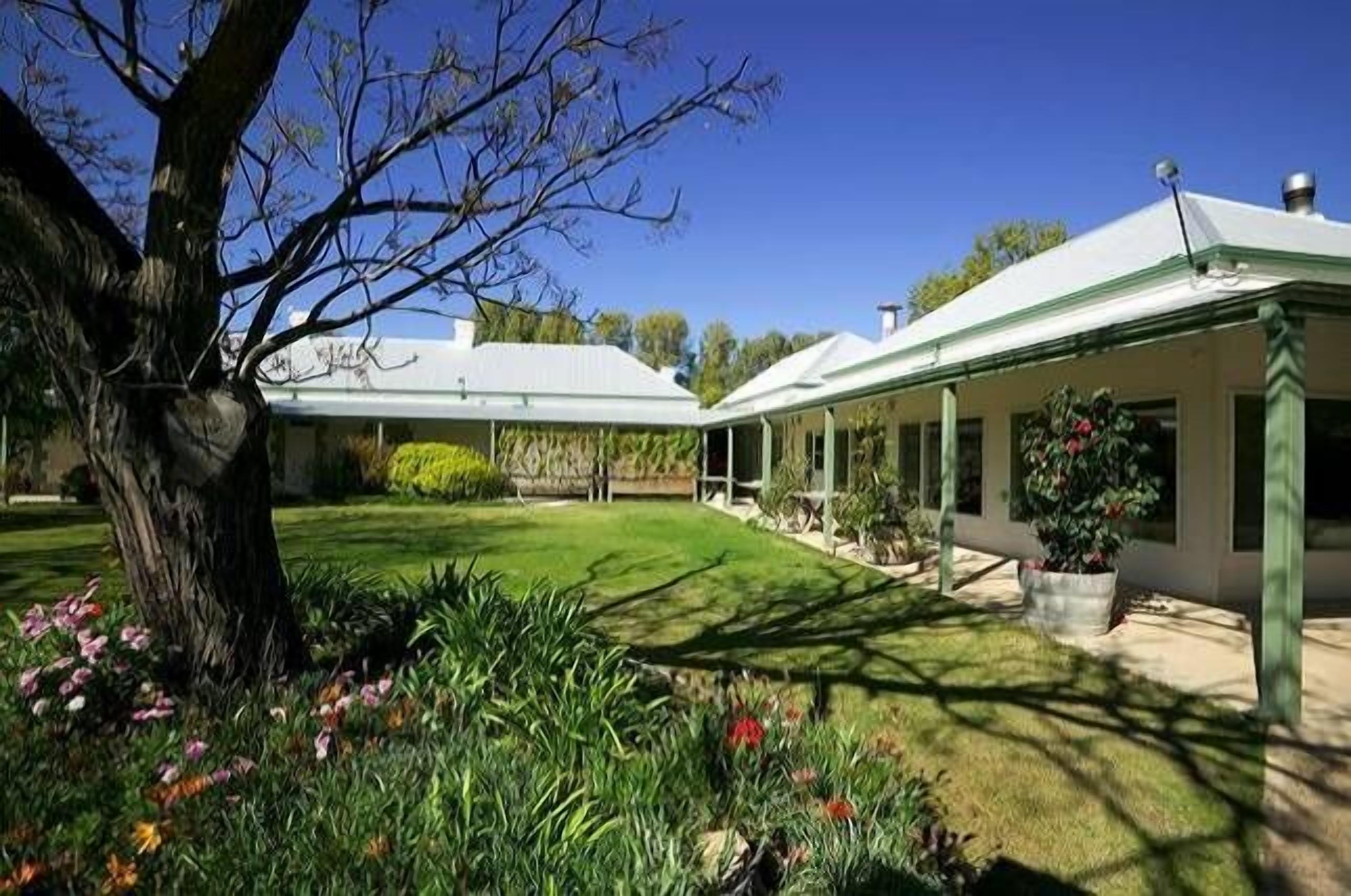 Portee a Murray River Outback Homestead. A picture of outback Australia — image 21