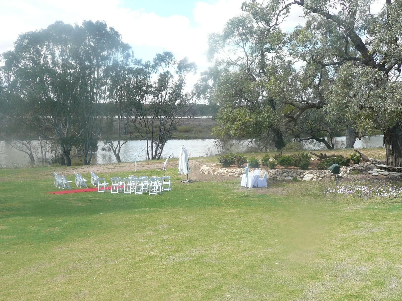 Portee a Murray River Outback Homestead. A picture of outback Australia — image 25