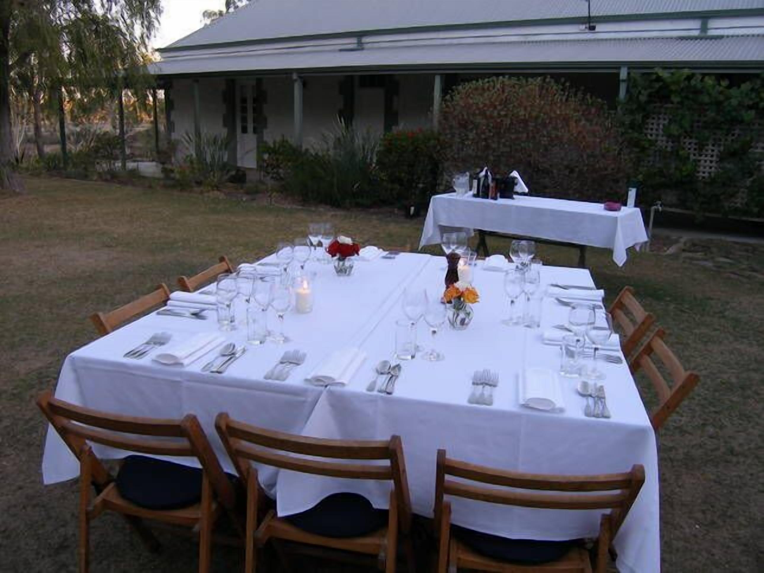 Portee a Murray River Outback Homestead. A picture of outback Australia — image 3