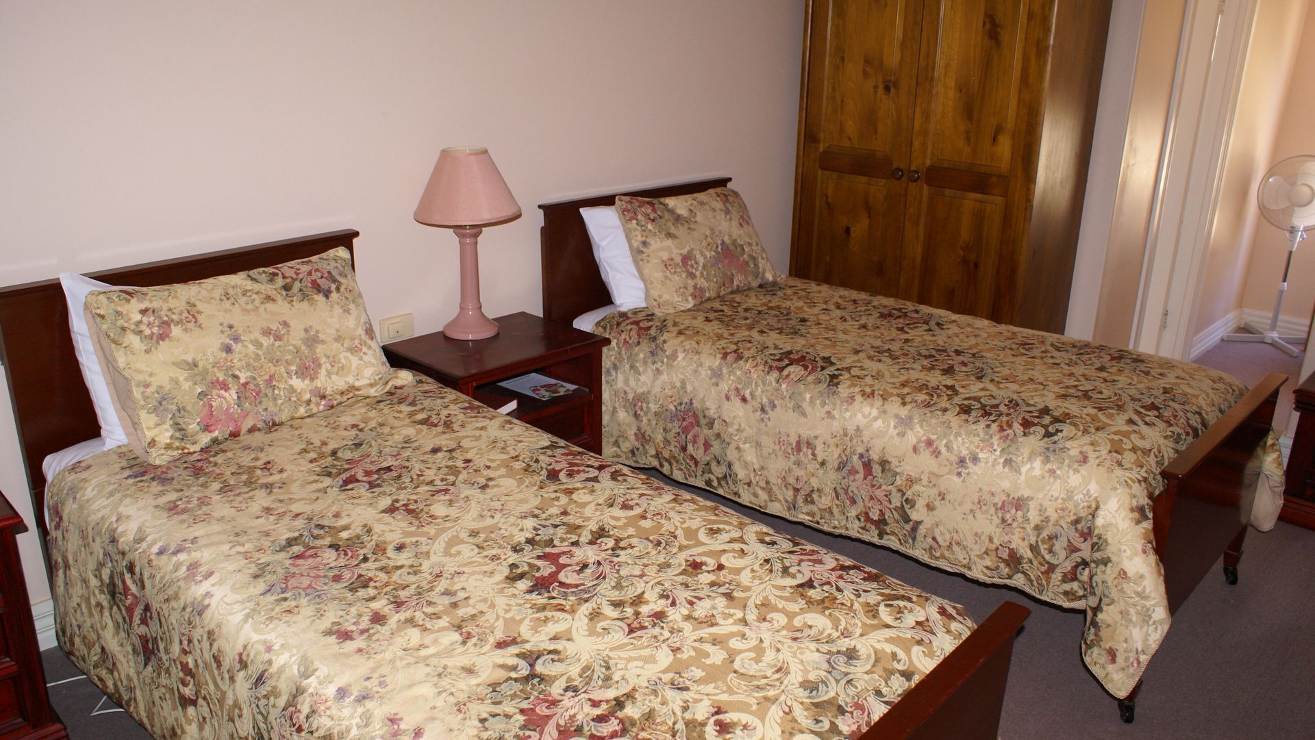 Portee a Murray River Outback Homestead. A picture of outback Australia — image 12