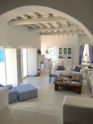 Smart-TV, Kamin, DVD-Player, Videothek