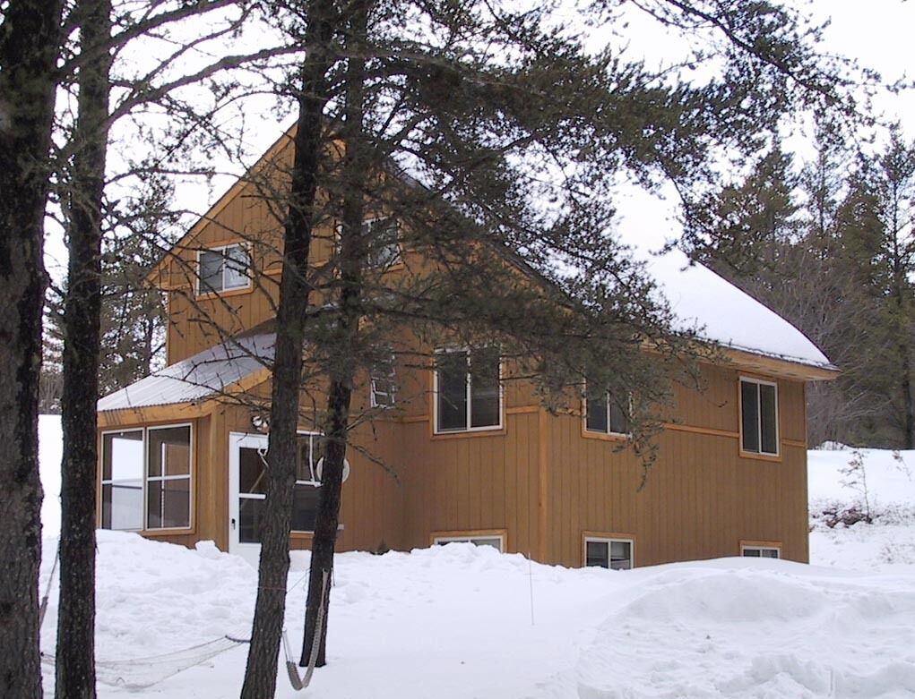 Pinecone Place Upper Unit - 3 Bedroom