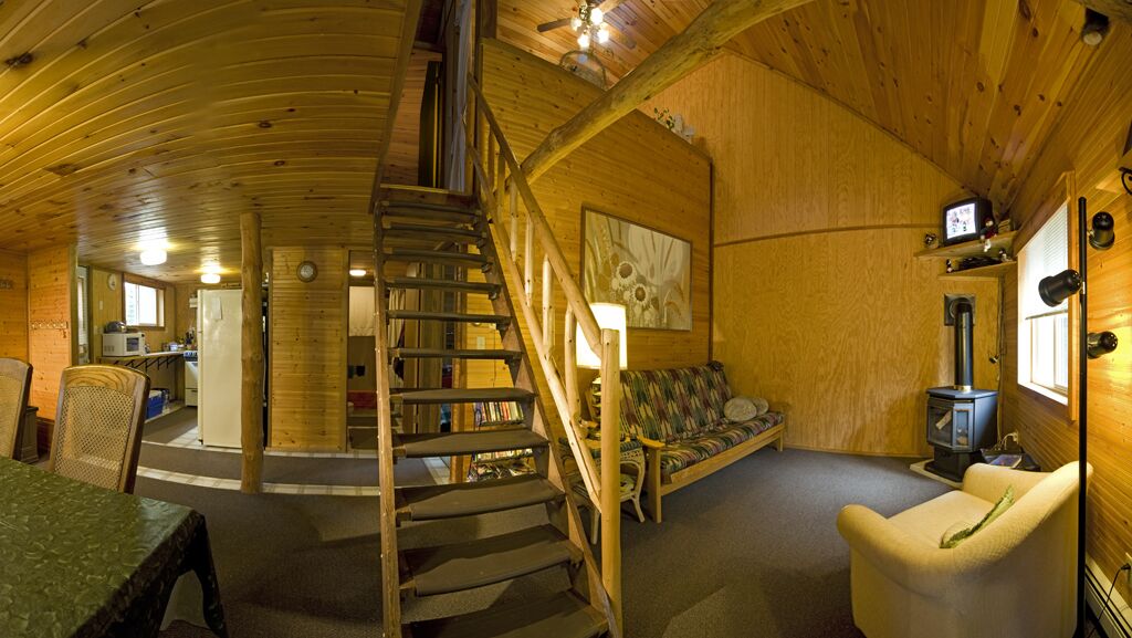 Pinecone Place Upper Unit - 3 Bedroom