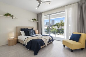 5 chambres, fer et planche à repasser, draps fournis