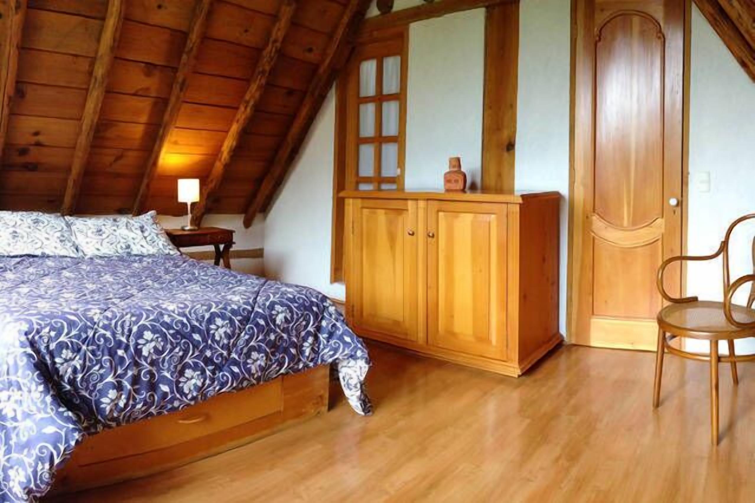 Chalet los Cuatro Manguitos for 10 people 5 min away from lake & downtown