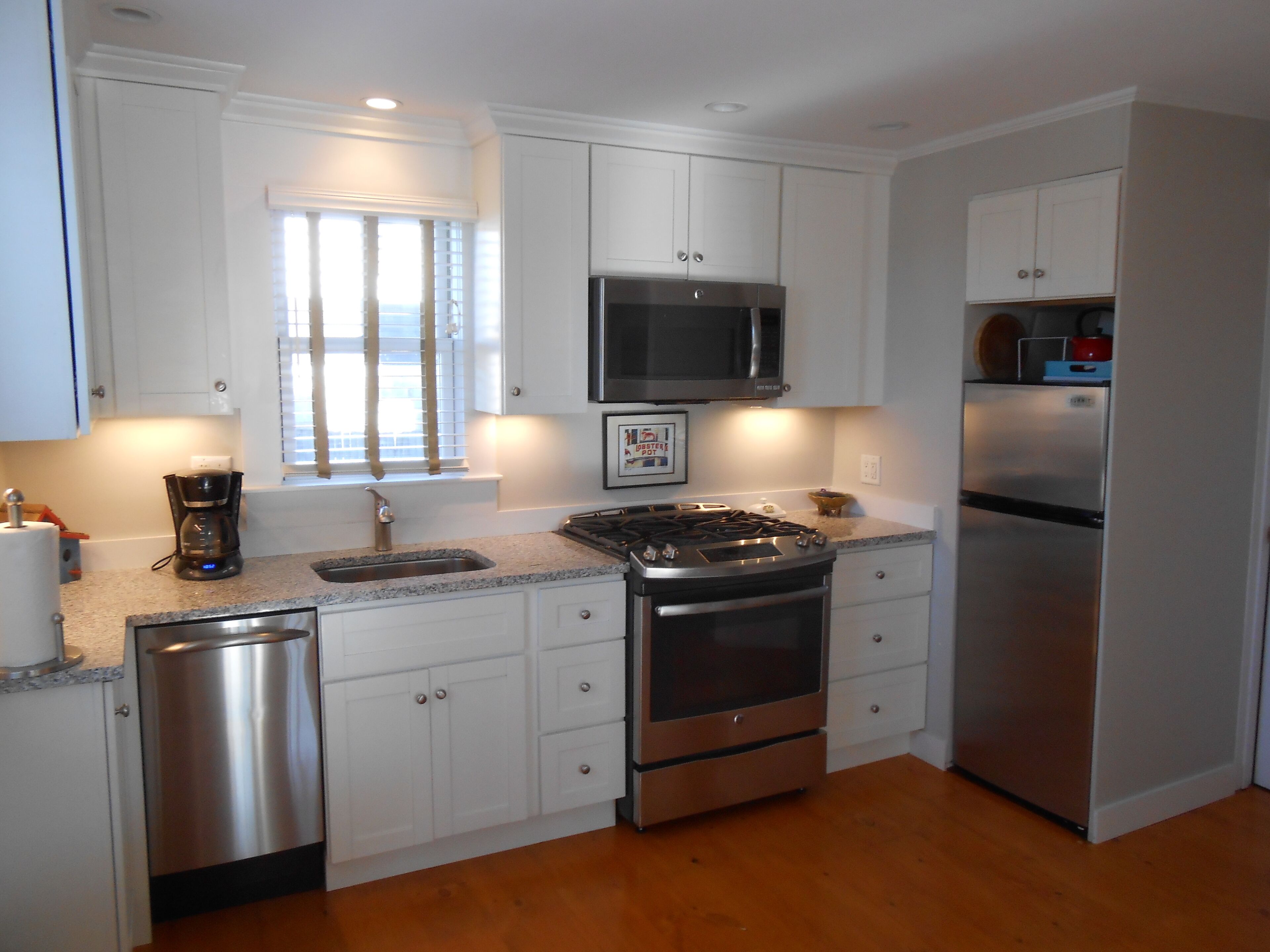 Charming 2 bedroom condo with excellent location in the heart P-town