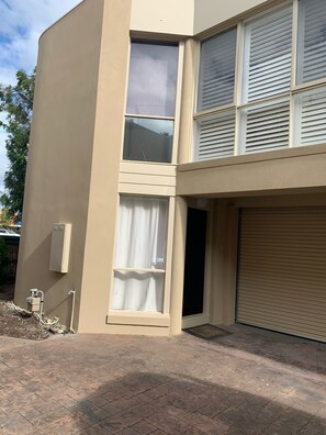 Exterior detail - Joyce Beachside Escape/ Rosebud Beachfront/Golf/Hot Springs (Rosebud)