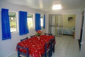 Fridge, microwave, oven, coffee/tea maker