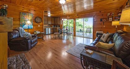 Peckerwood Knob Sunset Cabin; Mountaintop seclusion in SE Oklahoma; Great View