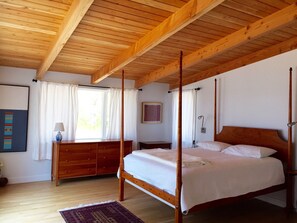 4 bedrooms, desk, iron/ironing board, free WiFi - Spectacular Waterfront Home! Privacy, A/C, VIEWS! Direct beach access! (Wellfleet)