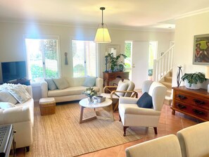 Älytelevisio, takka, Netflix, DVD-soitin