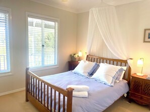 4 chambres, bureau, fer et planche à repasser, accès au Wi-Fi (inclus)