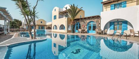 Seasonal outdoor pool, sun loungers