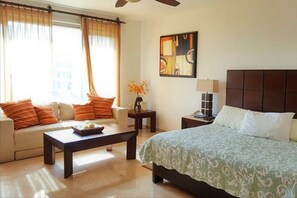 3 habitaciones, tabla de planchar con plancha, wifi y ropa de cama 