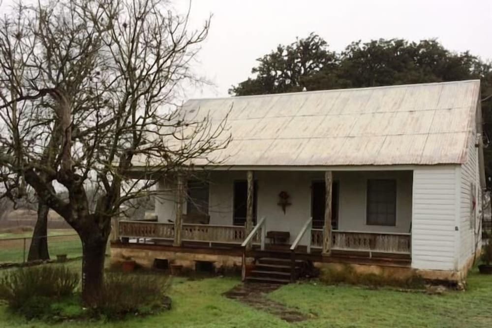 Enjoy Country Living at it's best. Located a short distance from San Antonio