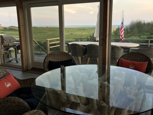 Ultimate relaxation at the beach and conservation land, completely renovated.