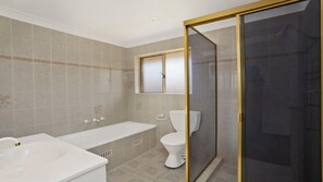 Bathtub, hair dryer - VISTA DI MARE | Short walk to beach | Accom Holidays (FORRESTERS BEACH)