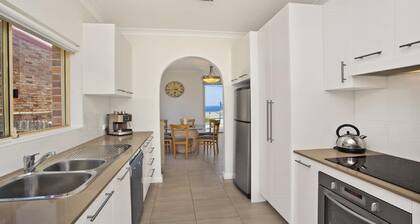 VISTA DI MARE | Short walk to beach | Accom Holidays