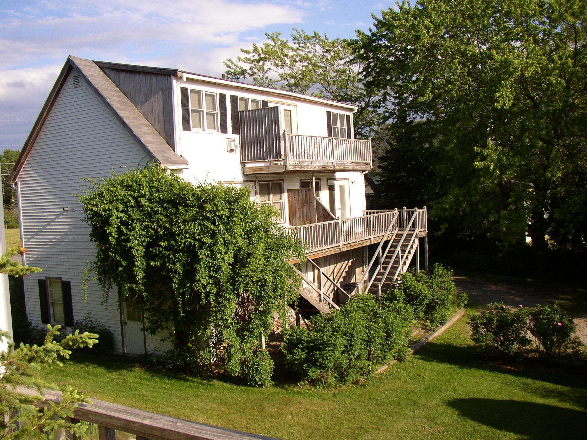 The Loft at the Boat House. Waterfront. Close to Lighthouse. Fireplaces. AC.