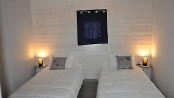 3 bedrooms, iron/ironing board, free WiFi, bed sheets