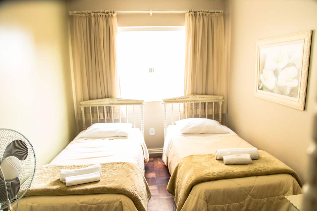 Apartament estàndard, 2 llits individuals, no fumadors | Wifi gratuïta i roba de llit 