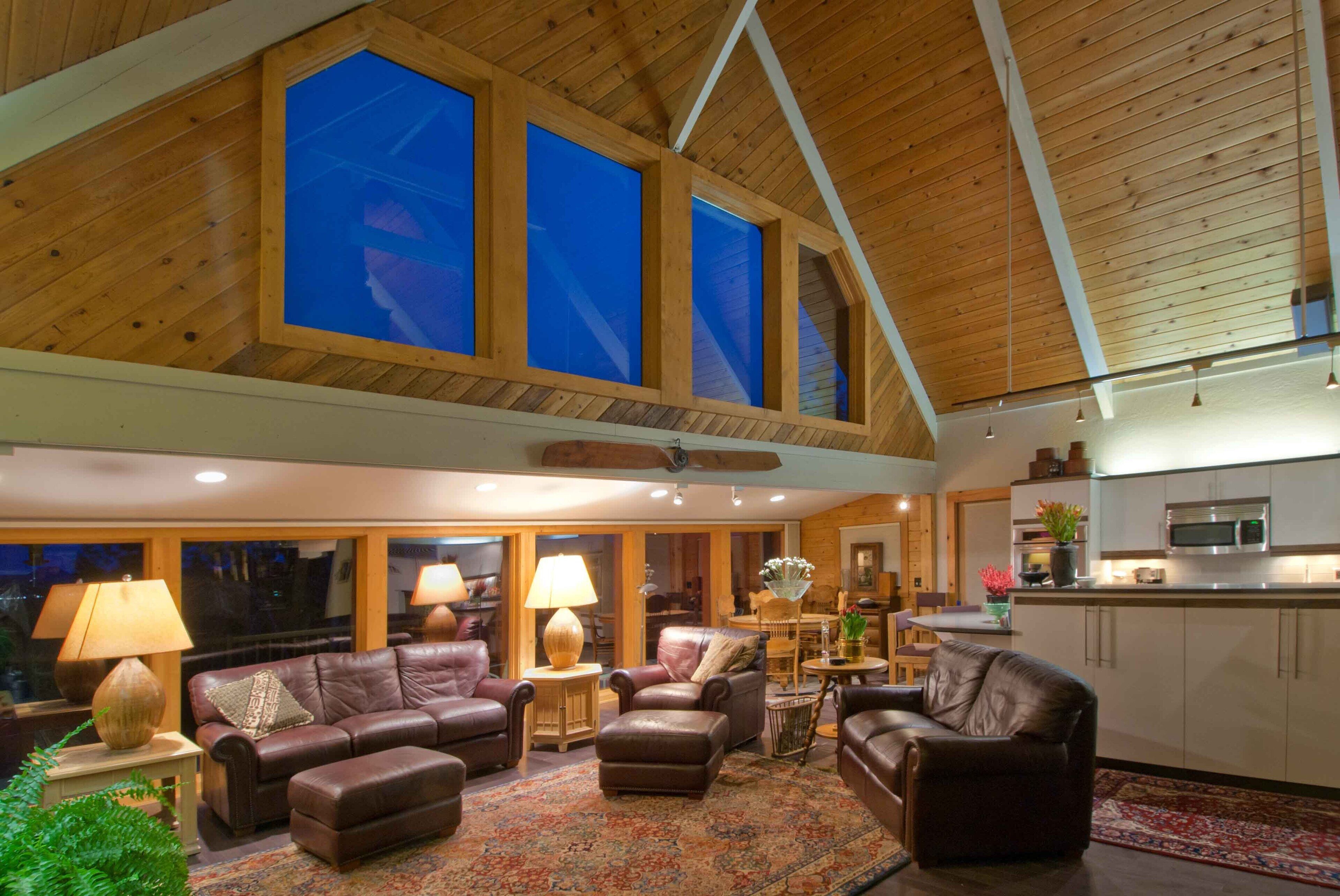  Fantastic view of Bend with pickleball and basket ball court