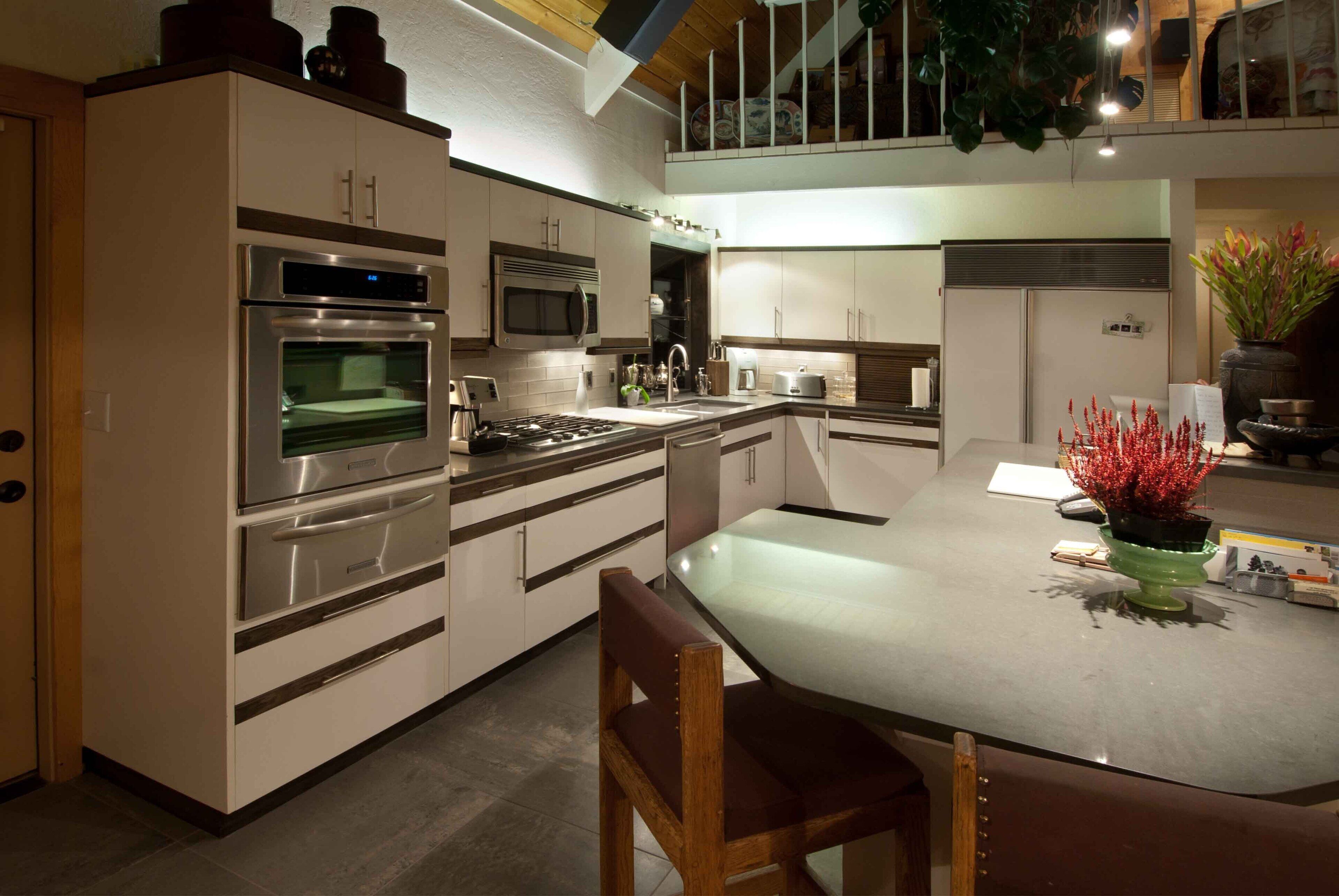  Fantastic view of Bend with pickleball and basket ball court