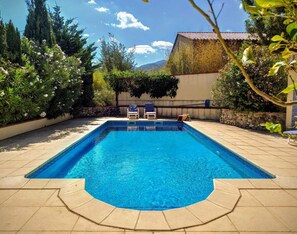 Outdoor pool - Detached Villa - spacious 1st floor apartment. Swimming pool with large terrace (Laroque-Des-Albères)