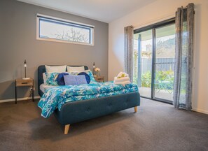 4 bedrooms, iron/ironing board, free WiFi, bed sheets