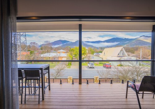 27 On Mountbatten - Kirkas, VIC