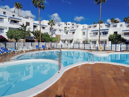 cosy appartment in a residencial development near the sea