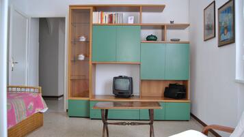 2 bedrooms, bed sheets