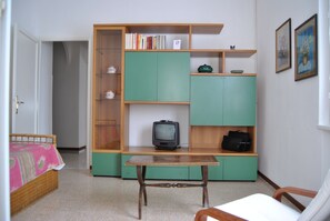 2 bedrooms, bed sheets