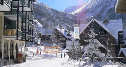 OZ/Alpe d'Huez 250m pistes, jusqu'Ă 25pers, Jacuzzi, chambres avec salle de bain