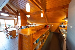 Fridge, microwave, oven, stovetop - Chalet in Oz station from 8 to 20 pers (Oz-en-Oisans)