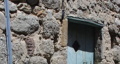 Jolie maison dans pittoresque hameau ardÚchois. Vélo sur Dolce Via, riviÚres...
