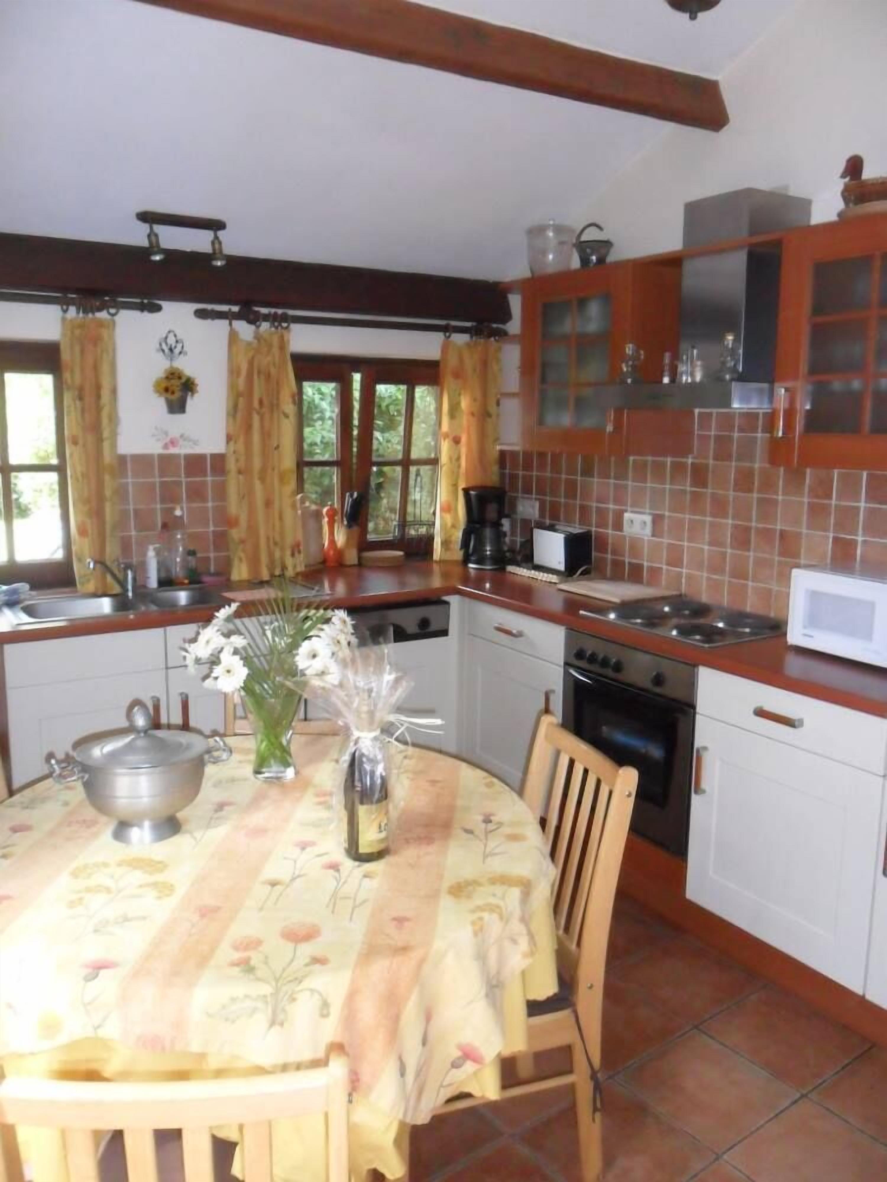 Gîte: 'Le pré du Roi'. 3 ears. Baby tenderness label. Calm and green.