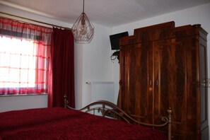 1 bedroom, in-room safe, iron/ironing board, free WiFi - Suite with terrace and view of the church, lake access - Ferienhof Löschebrand (Bad Saarow)
